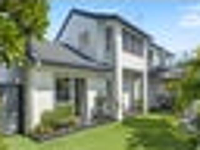 Elevated golfside living
