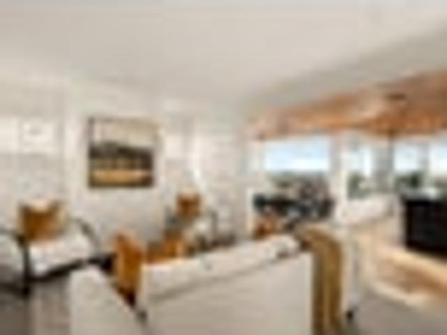 Elevated Harbourside Lifestyle