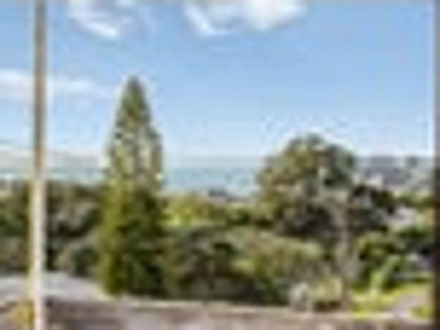 Elevated Living With Sea Views!