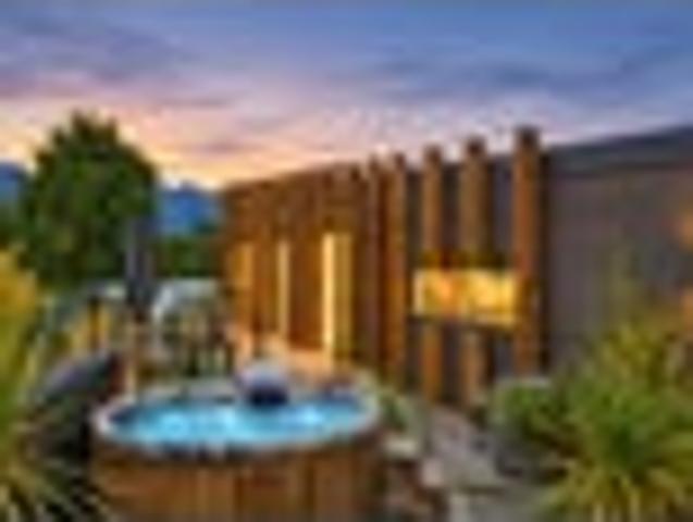 Elevated Queenstown living with lake views