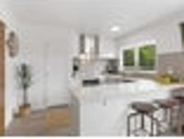 ELEVATED PRIVACY IN THE HEART OF BROWNS BAY