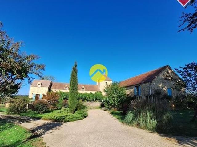 Élégant Manoir en Pierre à Belves