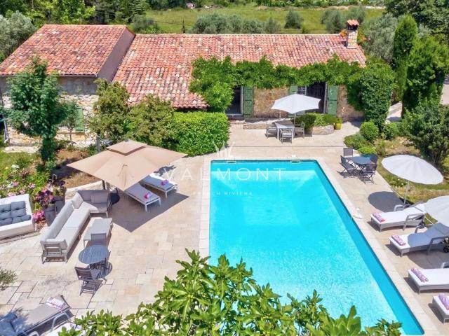 Elegant mas en pierre 215m² Fayence
