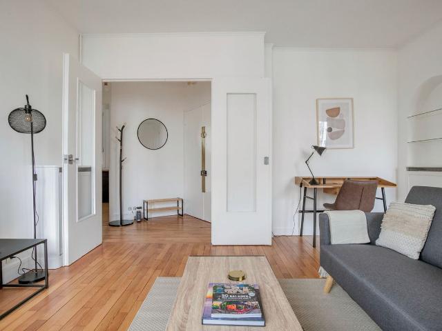 Elegant One Bedroom Retreat in Paris, Paris Amsterdam Apartments for Rent
