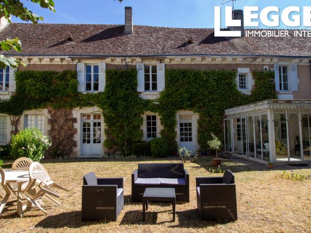 Élégant ancien cloître du XVIᵉ siècle avec 4 chambres, 3 salles d'eaux et parc clos à Champigny‑sur‑Veude