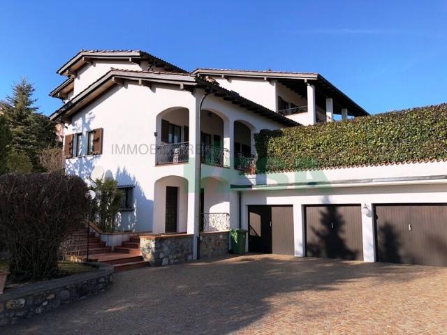 Elegant and spacious villa in Mediterranean style with a large garden | dreamo. Ch