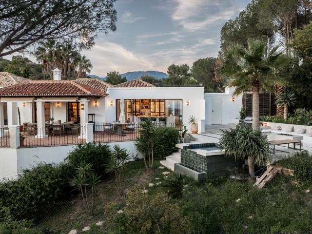 Elegant Andalusian Villa El Madroñal, Benahavis