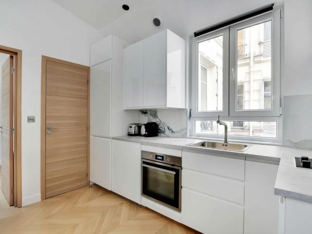 Elegant apartment close to Champs Elysees, Paris Amsterdam Apartments for Rent