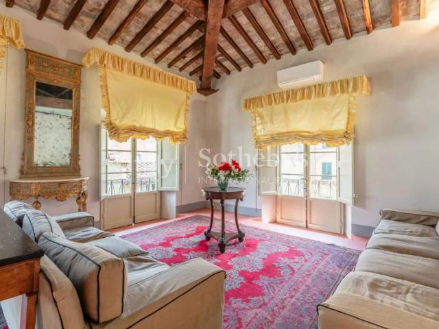 Elegant apartment in the historic centre of Lucca