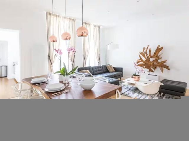 Elegant apartment in a traditional Parisian building with 2 separate bedrooms, 2 minutes from the Louvre Quiet, exclusive neighborhood