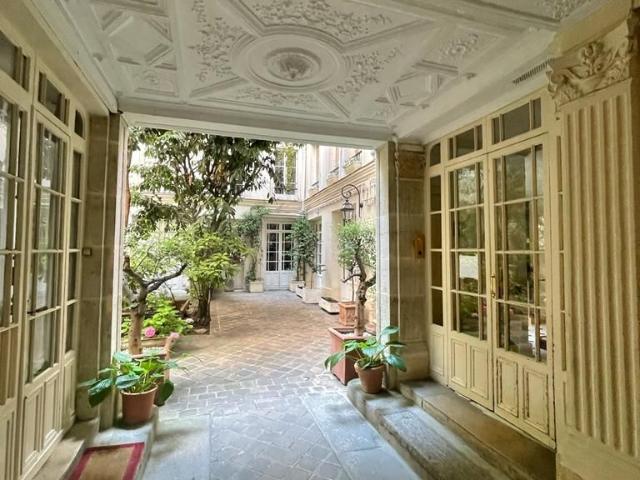 Elegant Apartment on Iconic Rue de Verneuil, Paris 7, Paris Amsterdam Apartments for Rent
