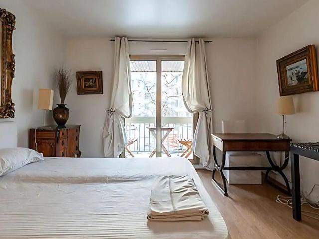 Élégant Appartement au Cœur du Triangle d'Or