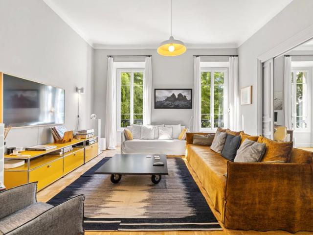 Élégant appartement bourgeois de caractère – 5 pièces – Calme absolu