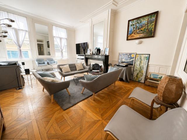 Elégant appartement de 155 m2 quartier Halles Centrales