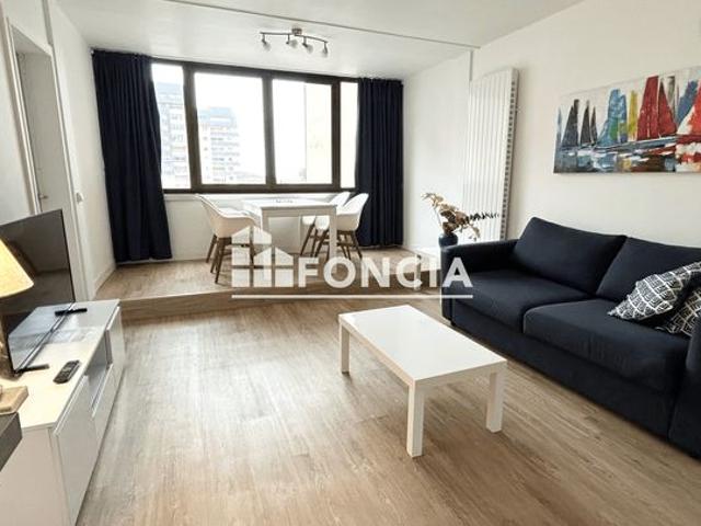 Élégant appartement deux pièces avec vue sur le port