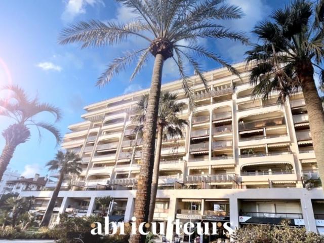 Élégant appartement rénové 4 Pièces Terrasse 84m² Vue mer panoramique Juan les Pins