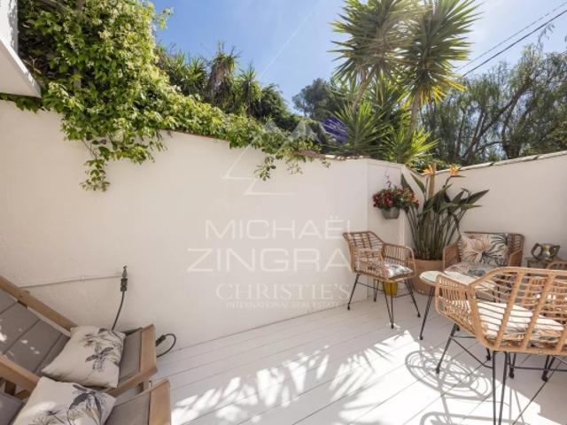 Élégant appartement rénové avec jardin et garage au cœur du Cap d'Antibes