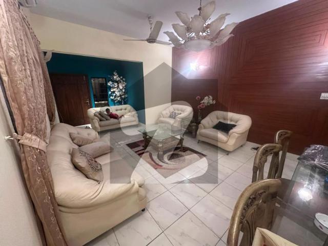 Elegant bungalow available for sale north karachi sector 11b