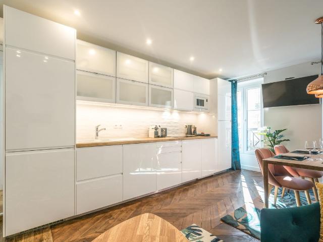 Elegant, bright 50m² apartment in Rue du Bac, Paris Amsterdam Apartments for Rent