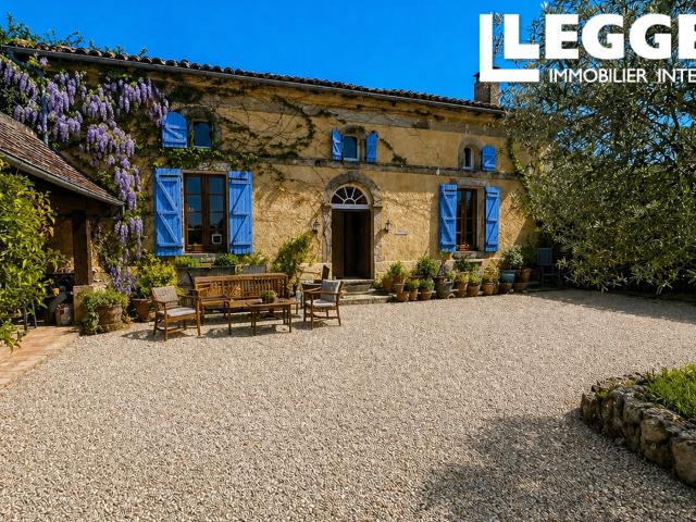 Élégant complexe de ferme et gîte avec 2 piscines dans un cadre champêtre paisible