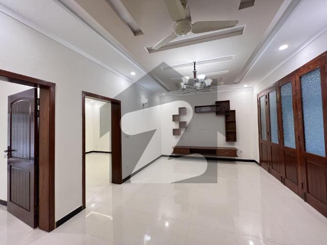 Elegant Corner House with Lush Green Garden in prime I 8/3 Location I 8/3