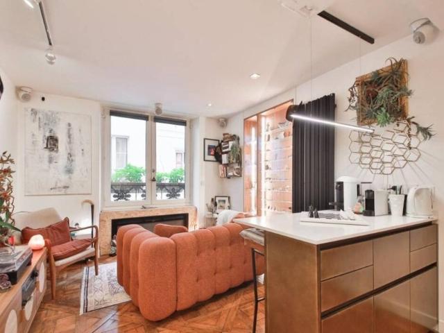 Elegant Duplex Apartment – Paris First District