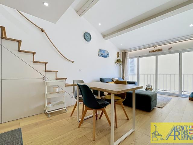 Élégant duplex en mezzanine dans le Vieil Antibes