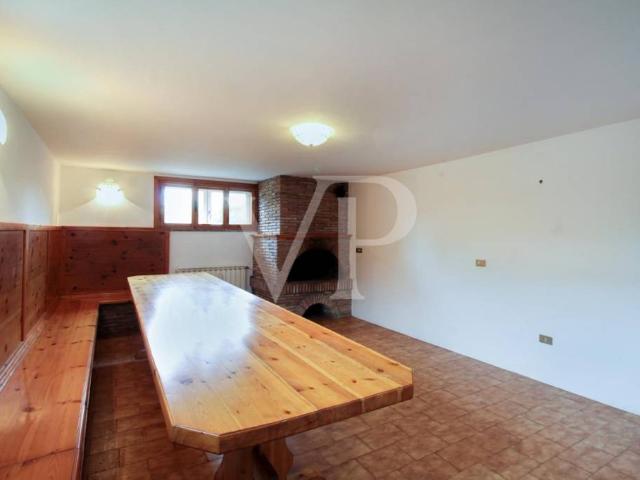 Elegant detached villa with a private garden