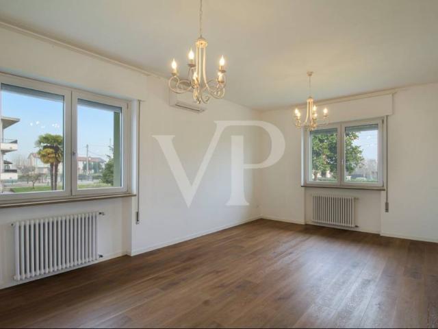 Elegant detached villa with a private garden