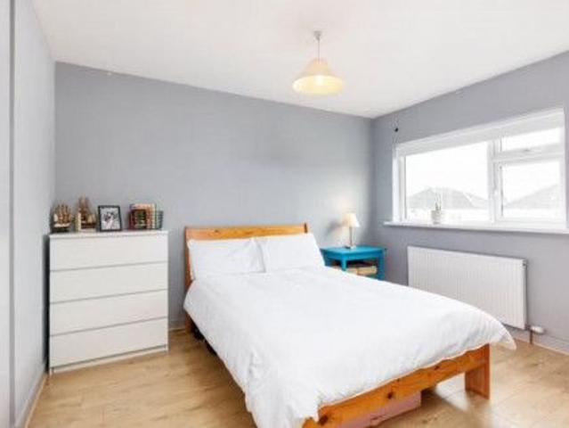 Elegant double bedroom in Whitehall