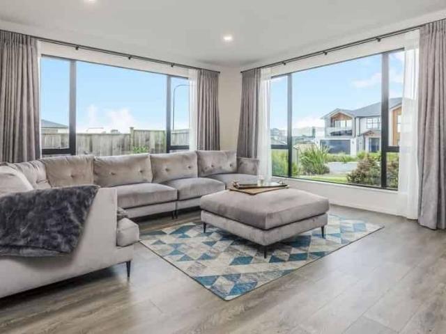 Elegant Executive Home in Bremner Ridge – Space, Sunlight & Stunning Views