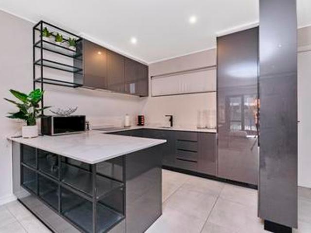 elegant fully furnished 2 bedroom 2.