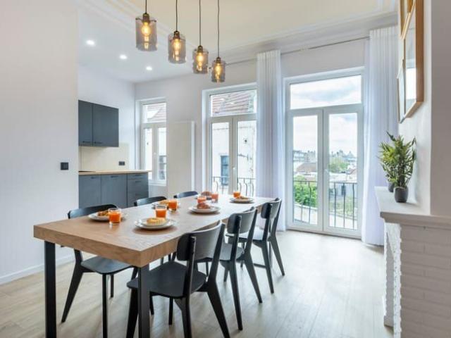 Elegant Fully Furnished 2 Bedroom Apartment