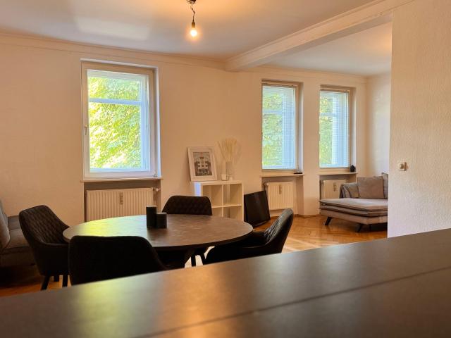 Elegant, fully furnished Altbau apartment in prime location