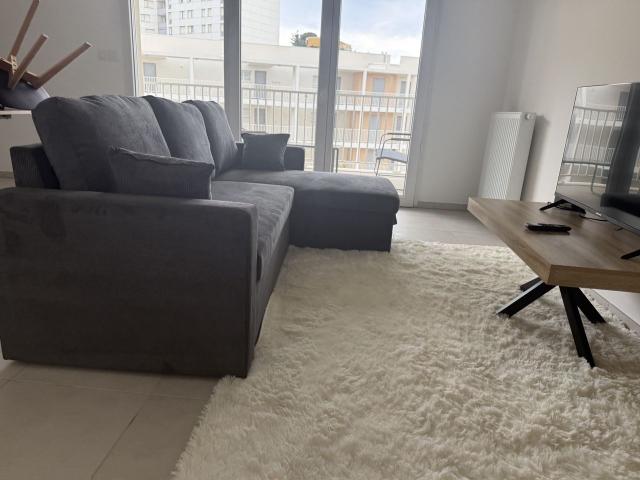 Elegant furnished T3 with terrace and parking, Marseille Amsterdam Apartments for Rent