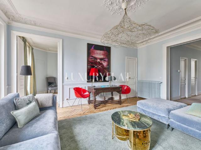 Elegant Furnished Apartment in the Marais