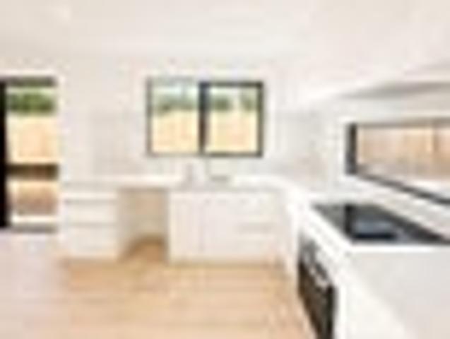 Elegant Family Living in the Quiet Prime Location