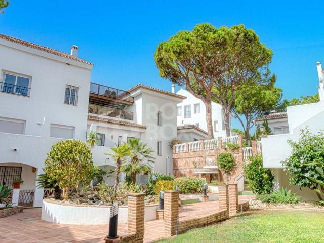 Elegant Ground Floor Apartment with Mountain Views in Los Pinos de Aloha