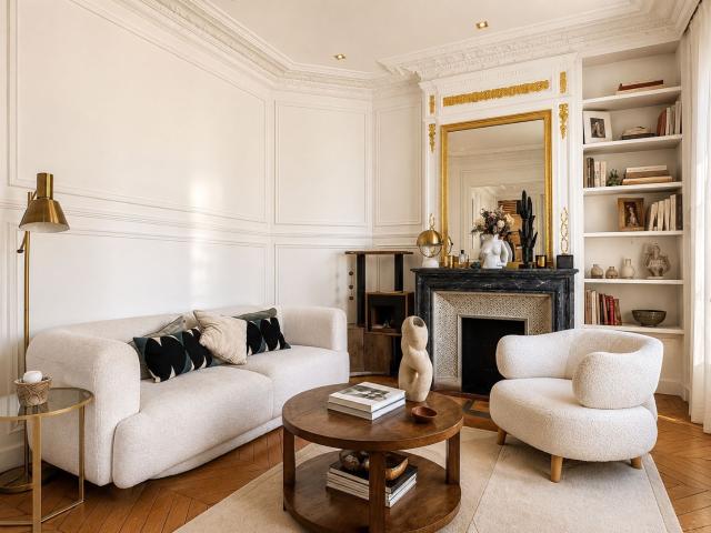 Elegant Haussmann style apartment with a balcony near the Eiffel Tower