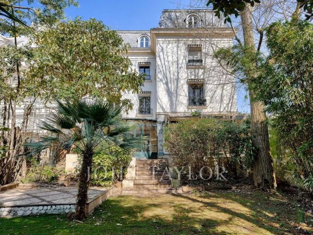 Élégant Hôtel Particulier Familial 471m² Paris 16ème