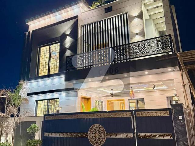 Elegant House Along With Top Notch Location At 4.50 Crore In Block C, Gulberg Islamabad