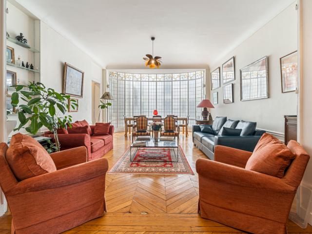 Elegant Parisian Apartment – Wagram District