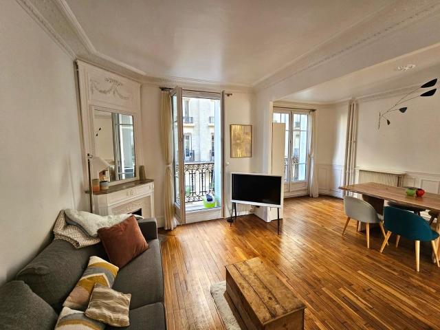 Elegant Parisian Apartment near Père Lachaise, Paris Amsterdam Apartments for Rent