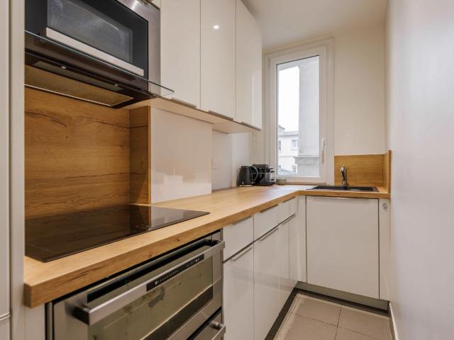 Elegant Parisian Retreat: 2 Bedroom Gem in the Heart of the 17th Arrondissement, Paris Amsterdam Apartments for Rent