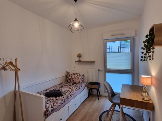 Elegant & quiet 2 bedrooms apartment with terrasse