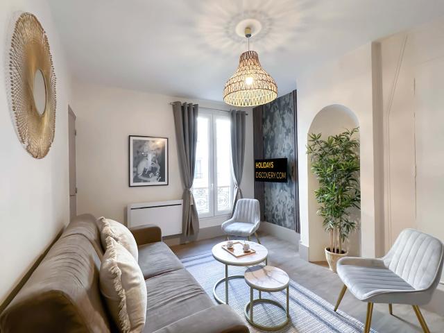 Elegant Suite by Buttes Chaumont!