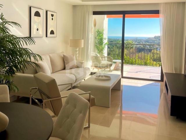 Elegant Two Bedroom Apartment with Panoramic Views and Prime Amenities