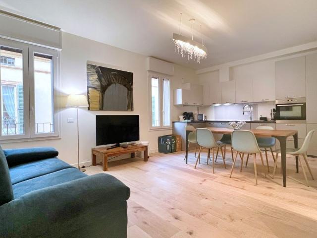 Elegant Two Bedroom Apartment in Bologna City Center, Bologna Amsterdam Apartments for Rent