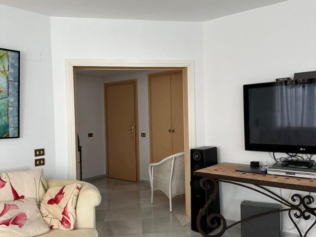 Elegant two bedroom apartment in Puerto Banús for rent with stunning sea views