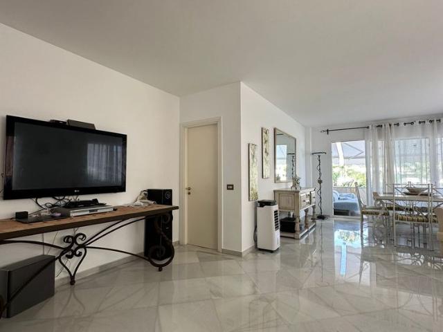 Elegant two bedroom apartment in Puerto Banús for rent with stunning sea views